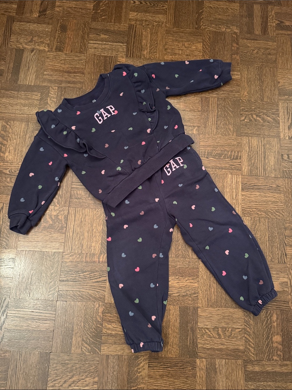 Gap Baby jogging suit size 3 years 36 months